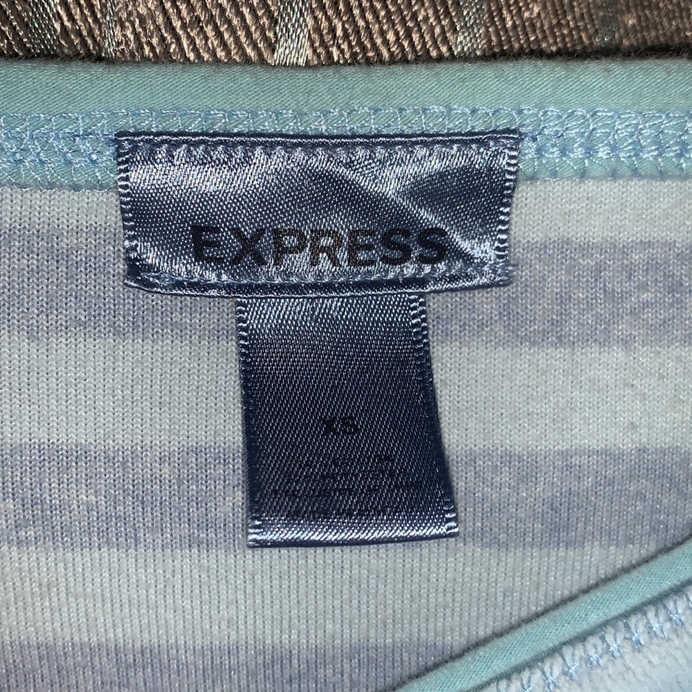 Express Sweater - Picture 2 of 3